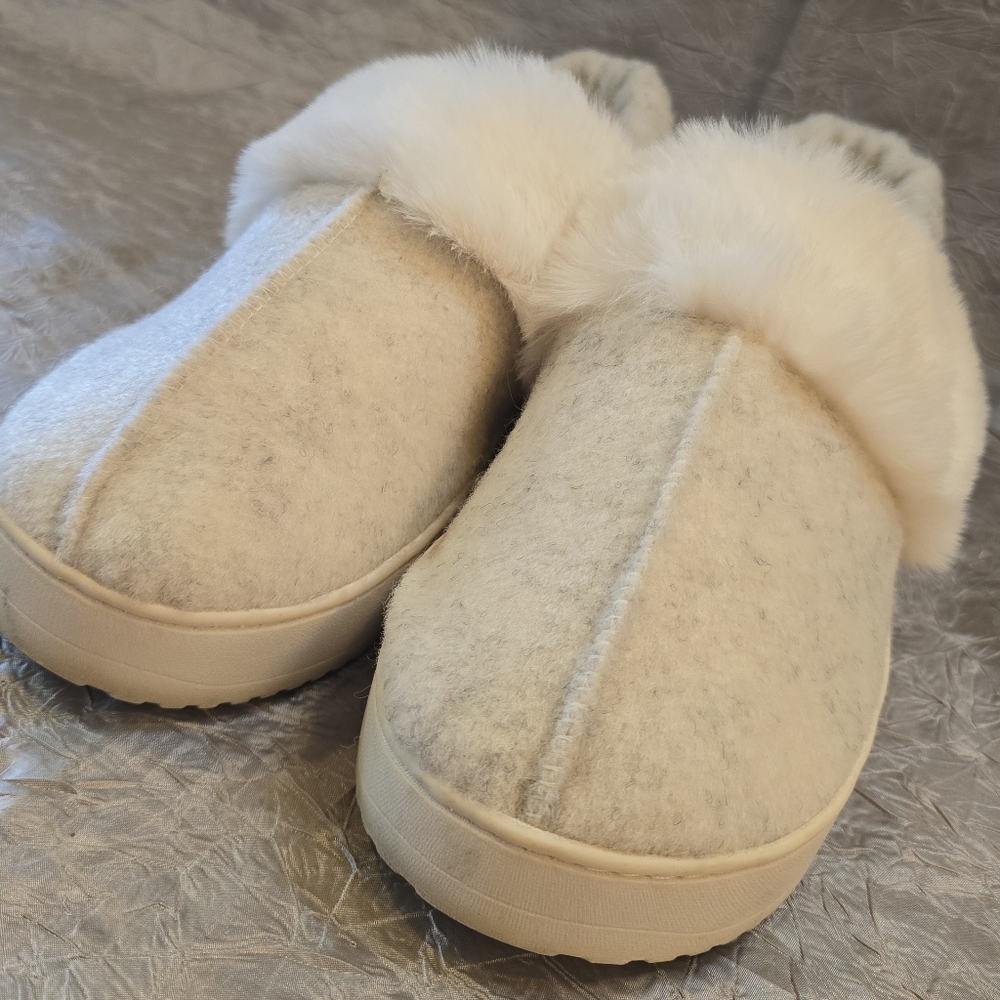 House of Harlow 1960 Cream Fur Slippers - Picture 7 of 13
